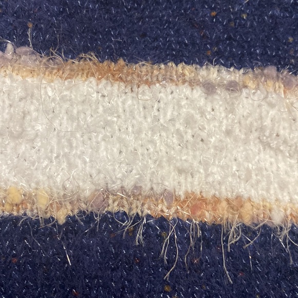 Cute boutique sweater - Picture 2 of 3